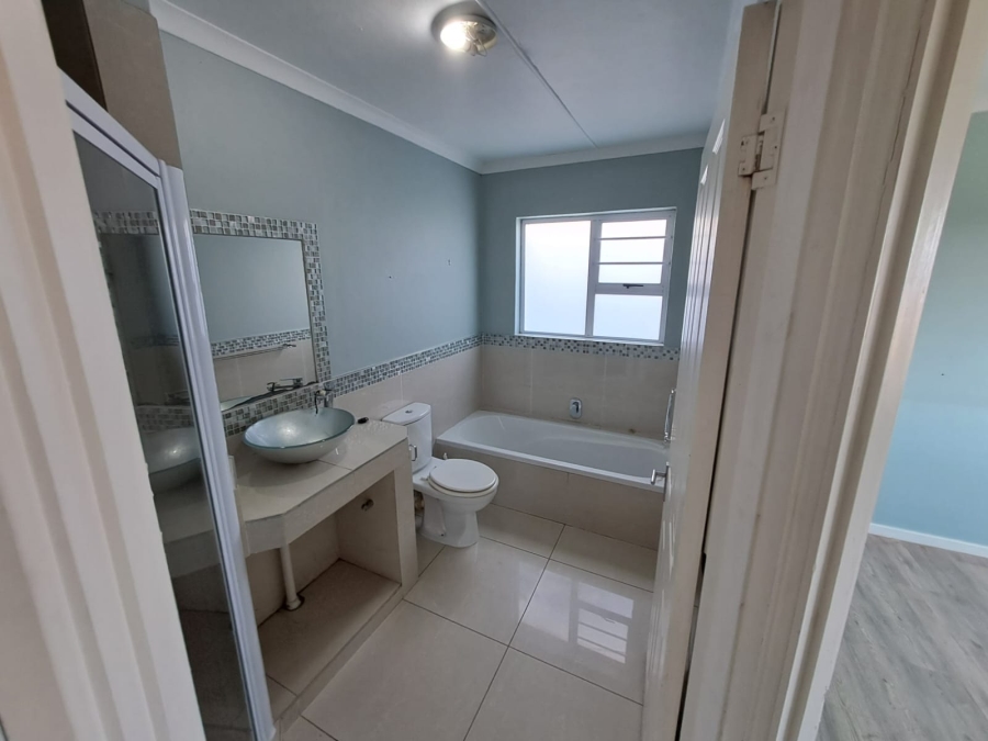 4 Bedroom Property for Sale in Nahoon Valley Park Eastern Cape